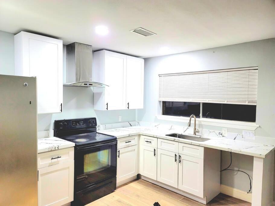 77072 New Remodeled Cute Townhome Sw Houston Exterior photo